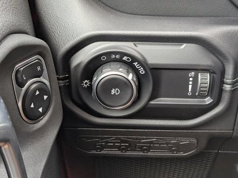 Used 2024 Jeep Wrangler Unlimited Sahara AWD/4WD image 24