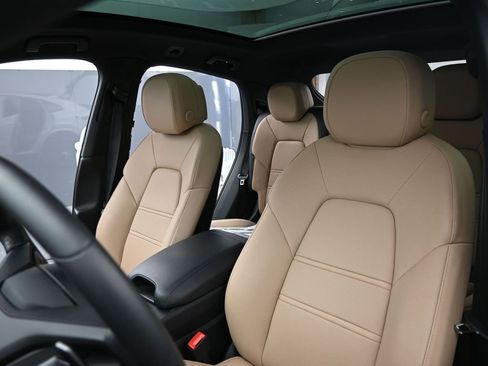 New 2025 Porsche Cayenne Coupe image 5