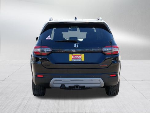 Certified 2025 Honda Pilot TrailSport image 6