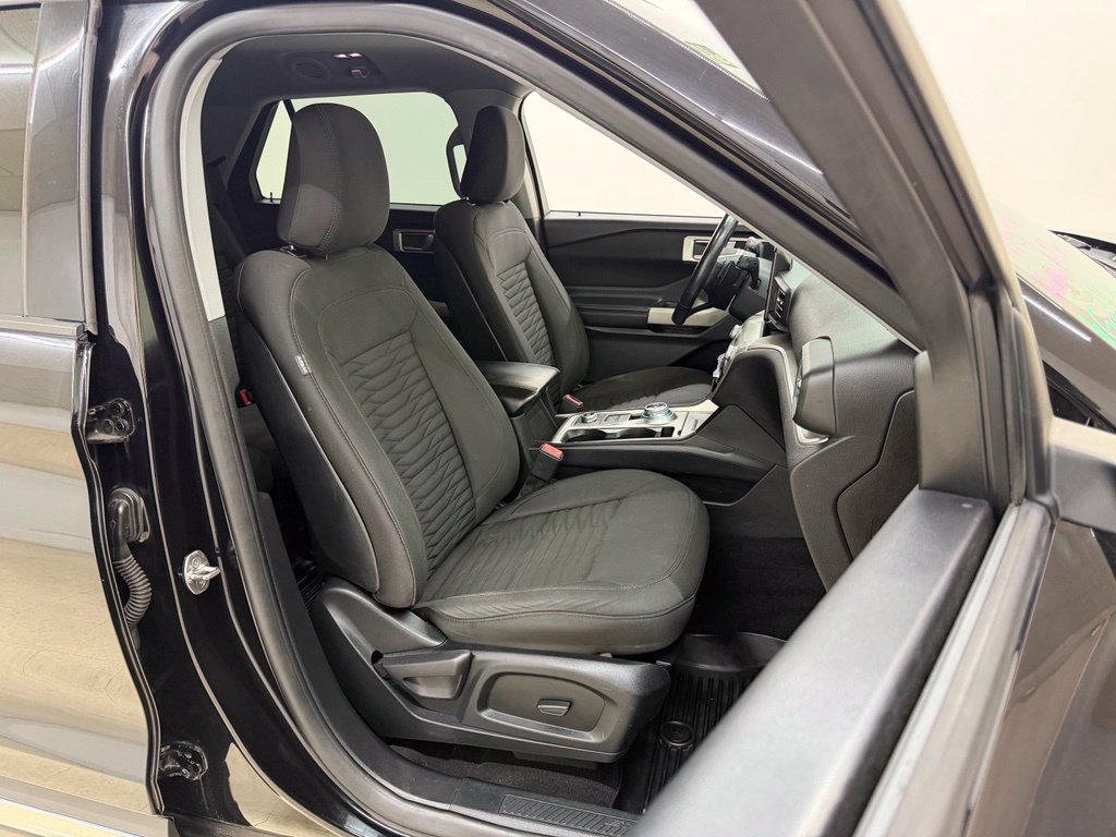 Used 2020 Ford Explorer XLT w/ Comfort Package AWD/4WD image 12