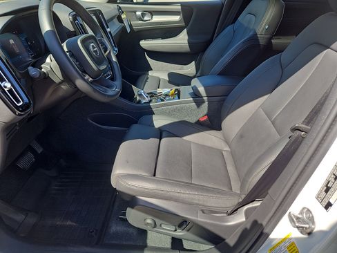 Used 2026 Volvo XC40 B5 Plus w/ Protection Package Premier AWD/4WD image 30