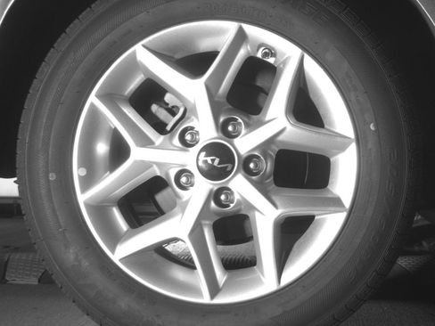 Used 2025 Kia Soul LX w/ LX Technology Package FWD image 14
