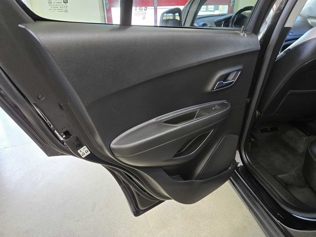 Used 2016 Chevrolet Trax LTZ w/ Midnight Edition AWD/4WD image 29
