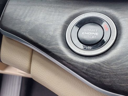 Used 2024 Jeep Grand Cherokee Limited image 21