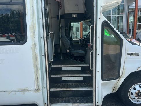 Used 2003 Ford E-450 and Econoline 450 RWD image 6