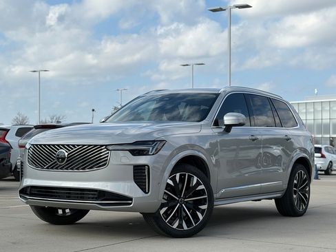 Certified 2025 Volvo XC90 B6 Plus image 2