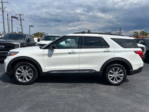 Used 2023 Ford Explorer XLT w/ Equipment Group 202A image 4