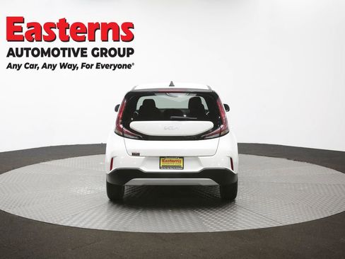 Used 2025 Kia Soul LX w/ LX Technology Package FWD image 37