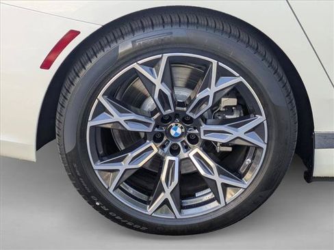 Used 2025 BMW i7 eDrive50 w/ Premium Package RWD image 22
