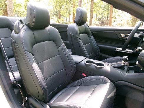Used 2025 Ford Mustang Premium RWD image 29