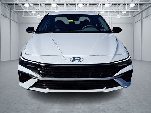 Certified 2025 Hyundai Elantra Sport FWD image 2