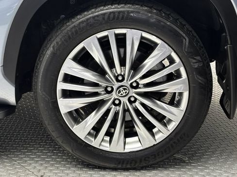 Used 2023 Toyota Highlander Platinum AWD/4WD image 6