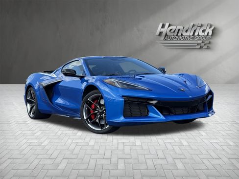 Used 2025 Chevrolet Corvette Z06 RWD image 2