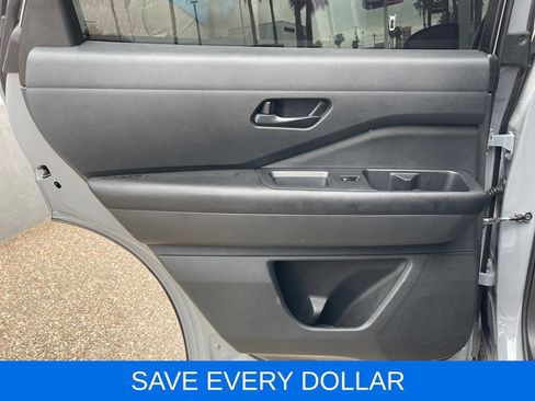 Used 2024 Nissan Pathfinder Rock Creek AWD/4WD image 9