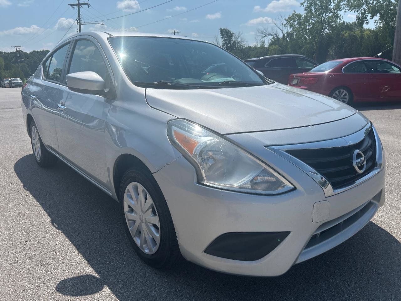 Used 2019 Nissan Versa SV FWD image 3