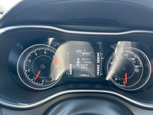 Used 2019 Jeep Cherokee Latitude Plus AWD/4WD image 35