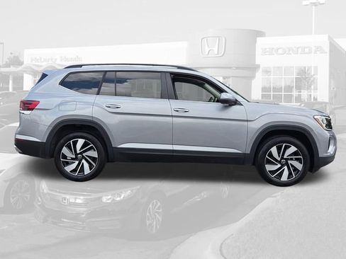 Used 2025 Volkswagen Atlas SE FWD image 6