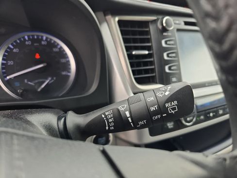 Used 2019 Toyota Highlander Limited AWD/4WD image 26