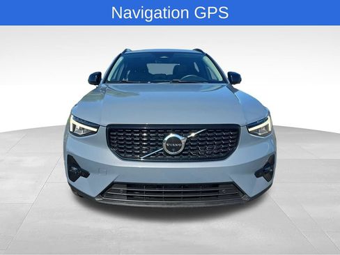 Used 2023 Volvo XC40 B4 Ultimate FWD image 9