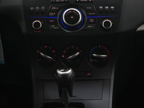 Used 2012 MAZDA MAZDA3 i Touring FWD image 16