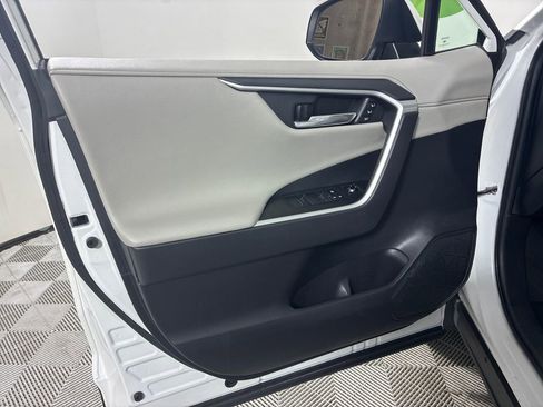 Used 2020 Toyota RAV4 Limited image 26