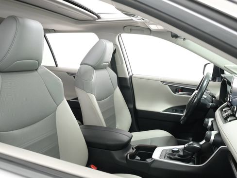 Used 2019 Toyota RAV4 Limited AWD/4WD image 42