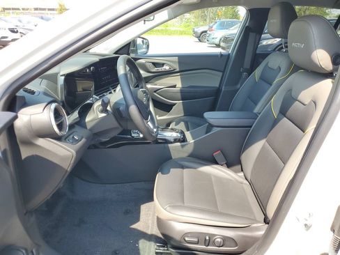 Used 2025 Chevrolet Trax ACTIV FWD image 9