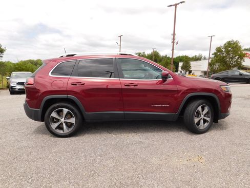 Used 2019 Jeep Cherokee Limited AWD/4WD image 4
