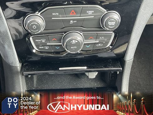 Used 2023 Chrysler 300 Touring w/ Sport Appearance Package image 31