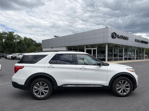 Used 2023 Ford Explorer XLT w/ Equipment Group 202A AWD/4WD image 6