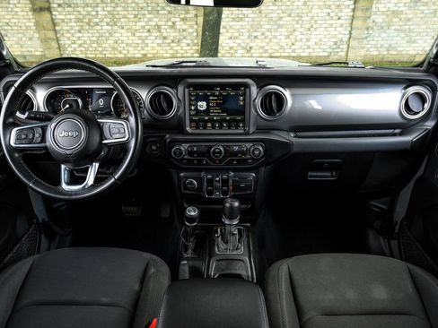Used 2022 Jeep Wrangler Unlimited Sahara AWD/4WD image 5