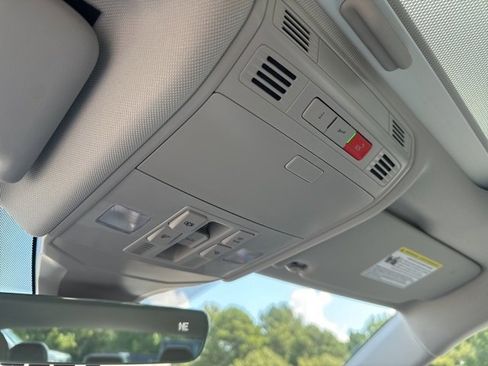 Certified 2025 Volkswagen Jetta SE image 21