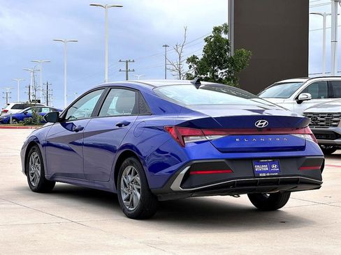 Used 2024 Hyundai Elantra SEL image 5