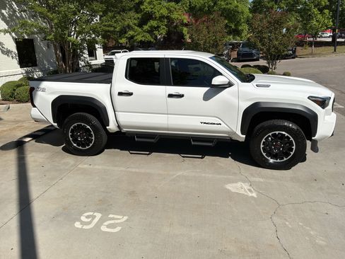 Used 2024 Toyota Tacoma TRD Off-Road AWD/4WD image 11