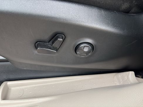 Used 2023 Chrysler Pacifica Limited image 14