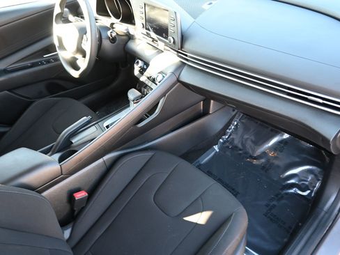 Used 2023 Hyundai Elantra SEL image 21