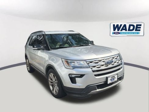 Used 2018 Ford Explorer XLT w/ Equipment Group 202A FWD image 3