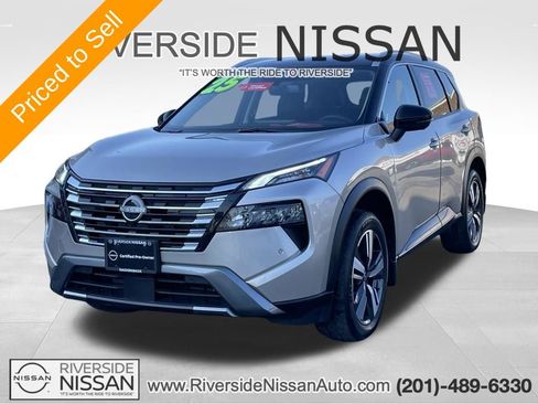 Certified 2025 Nissan Rogue SL AWD/4WD image 1