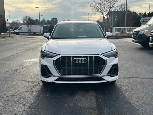 Used 2022 Audi Q3 2.0T Premium w/ Convenience Package image 2