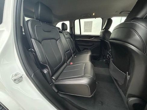 Used 2023 Jeep Grand Cherokee Limited w/ Luxury Tech Group II image 31