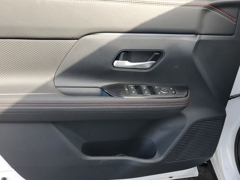 New 2026 Nissan Kicks SR image 12