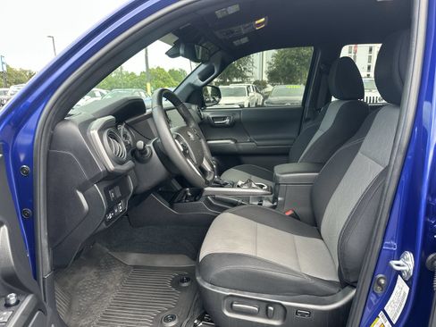 Used 2022 Toyota Tacoma TRD Off-Road w/ Black Out Package (TMS) AWD/4WD image 16