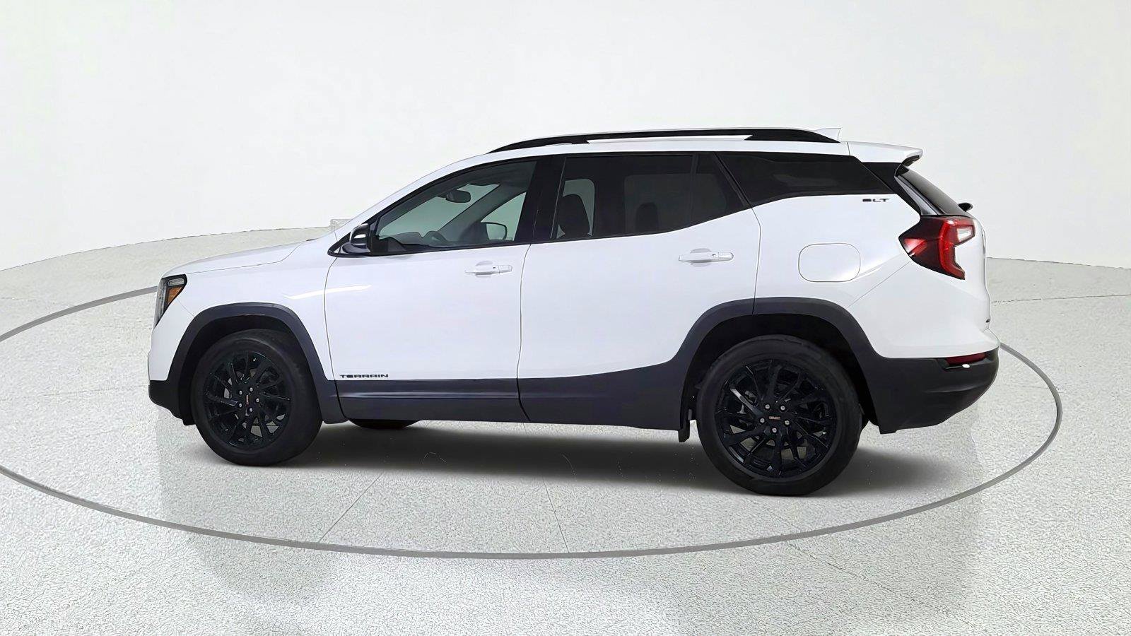 Used 2024 GMC Terrain SLT AWD/4WD image 4
