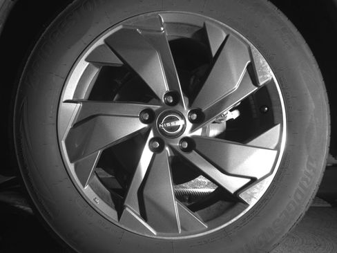 Used 2025 Nissan Rogue SV FWD image 14