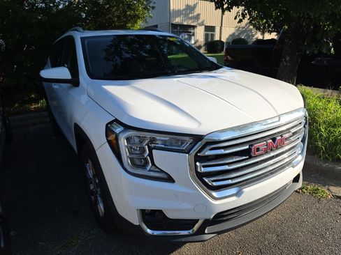 Used 2022 GMC Terrain SLT FWD image 2