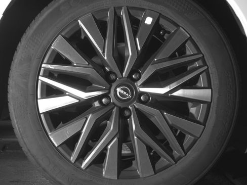 Used 2025 Nissan Altima 2.5 SV FWD image 15