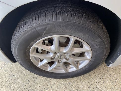 Used 2024 Chrysler Pacifica Touring-L image 11