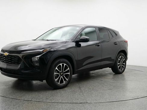 Used 2025 Chevrolet TrailBlazer LT image 2