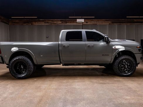 Used 2025 RAM 3500 Limited AWD/4WD image 11