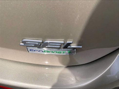 Used 2018 Ford Edge SEL FWD image 11
